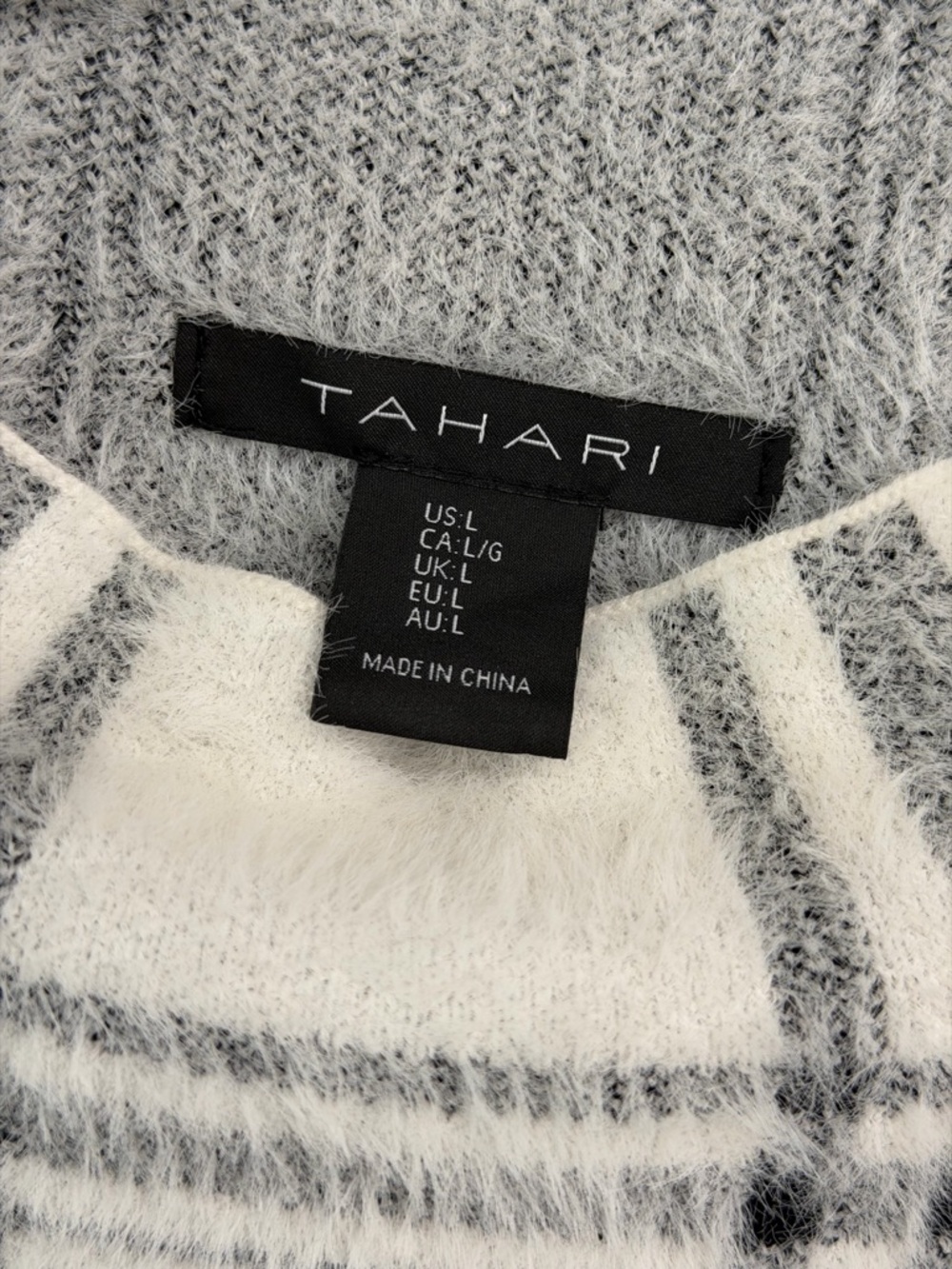 Tahari Cozy Cream & Gray Plaid Knit Sweater - Picture 2 of 6